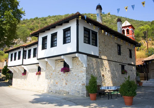 Casa tradizionale con vista a Kastoria, Grecia — Foto Stock