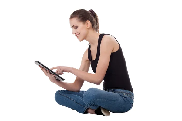 Девушка-подросток с планшетом — стоковое фото