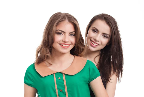 Zwei Mädchen im Teenager-Alter lächeln — Stockfoto
