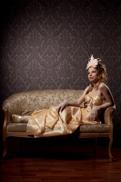 Mulher em um estilo vintage de luxo — Fotografia de Stock