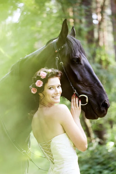 Kobieta i koń — Zdjęcie stockowe