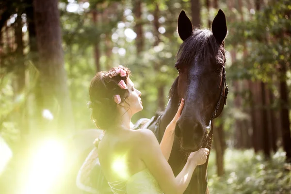 Жінка і кінь — стокове фото