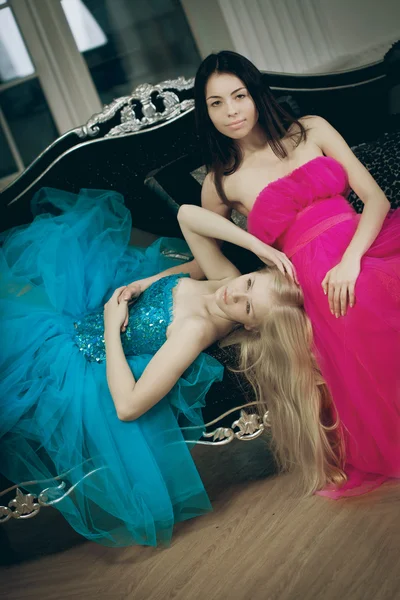 Two luxury fashion woman — Stock Photo, Image