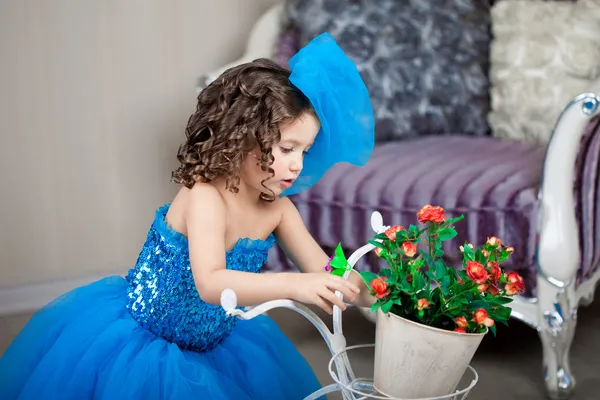 Милая маленькая девочка, ребенок в платье — стоковое фото
