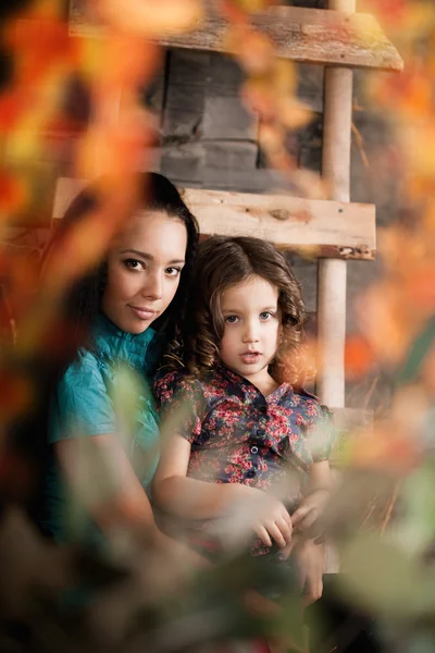 Ñute little girl, a child with mother — Zdjęcie stockowe