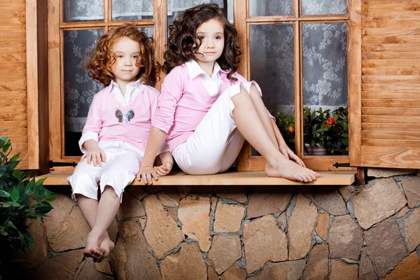 Dos niñas, niños lindos —  Fotos de Stock