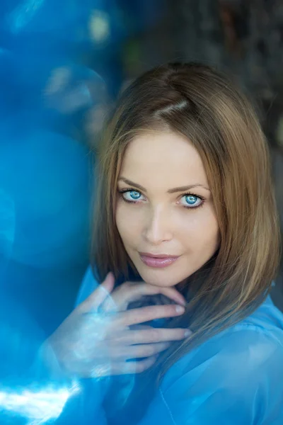 Piękna dziewczyna z niebieskimi oczami — Zdjęcie stockowe
