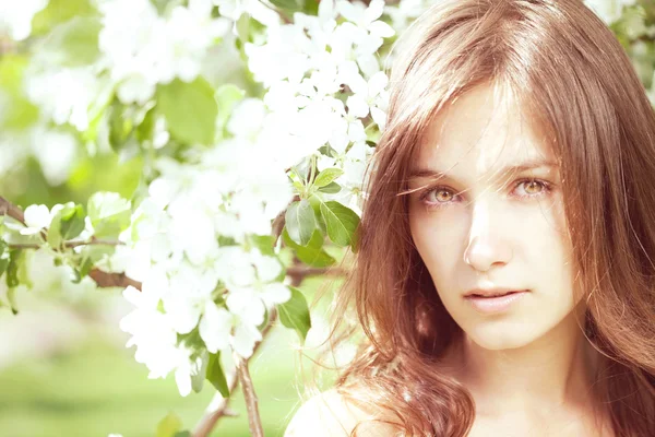 Beautiful girl in the lush spring garden — Stock Photo, Image