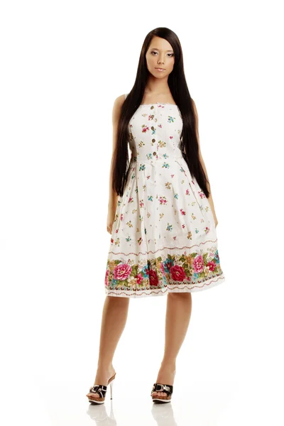Menina bonita aldeia em um vestido — Fotografia de Stock