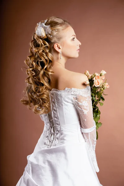 Lüks gelin düğün saç modeli ile — Stok fotoğraf