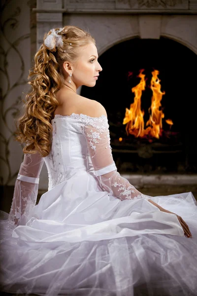 Lüks gelin düğün saç modeli ile — Stok fotoğraf