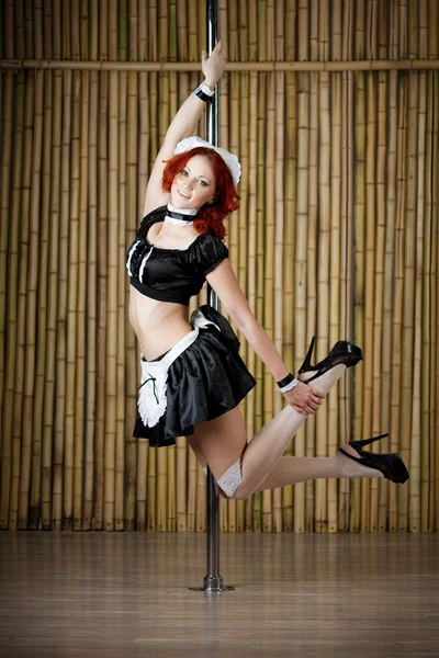 Sexy mujer pole dance . —  Fotos de Stock