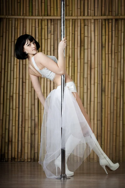 Sexy Pole Dance Frau. — Stockfoto