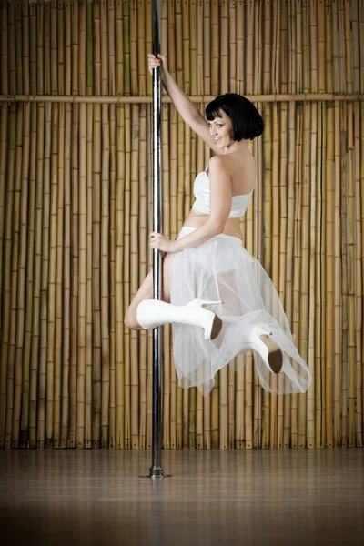Sexy mujer pole dance . —  Fotos de Stock