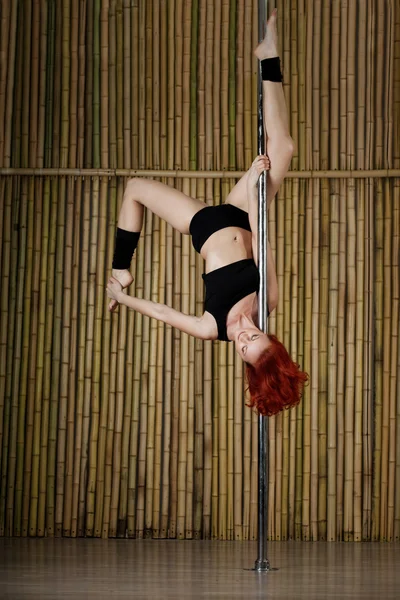 Sexy Pole Dance Frau Stockfoto