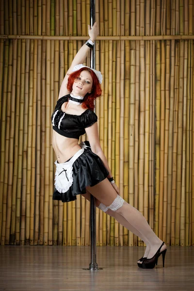 Sexy Pole Dance Frau. lizenzfreie Stockfotos