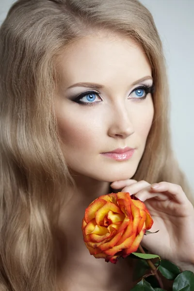Beautiful woman with a rose — Stock Photo, Image