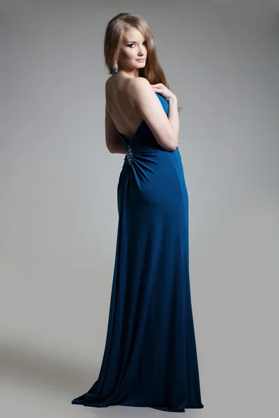 Luxe vrouw in een jurk — Stockfoto