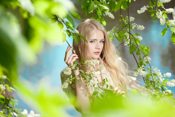 Beauty woman and flower garden — Stock Photo, Image