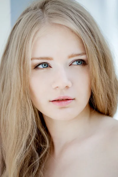 若い美しい女性 — ストック写真