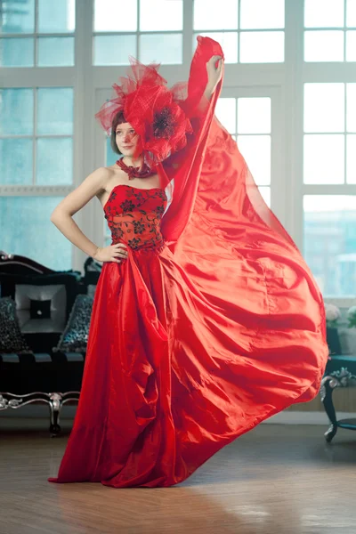 Donna in rosso — Foto Stock