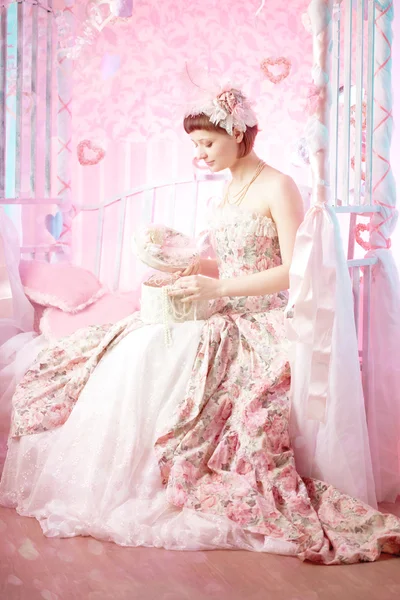 Ρομαντική γυναίκα σε ένα vintage φόρεμα — Φωτογραφία Αρχείου