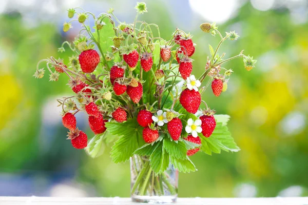 Bouquet de fraises — Photo