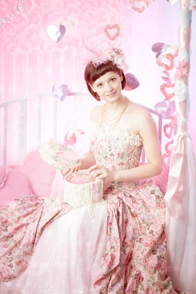 ヴィンテージのドレスでロマンチックな女性 ストック写真