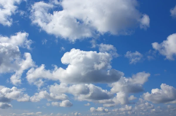 Vakre skyer – stockfoto