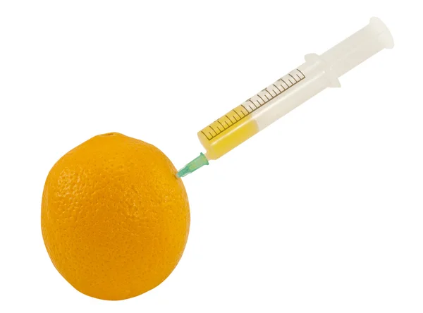 Jeringa chupando el jugo de la naranja —  Fotos de Stock