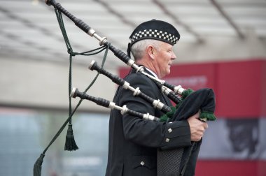 Touring İskoçya İskoçya müzisyen performansını göster