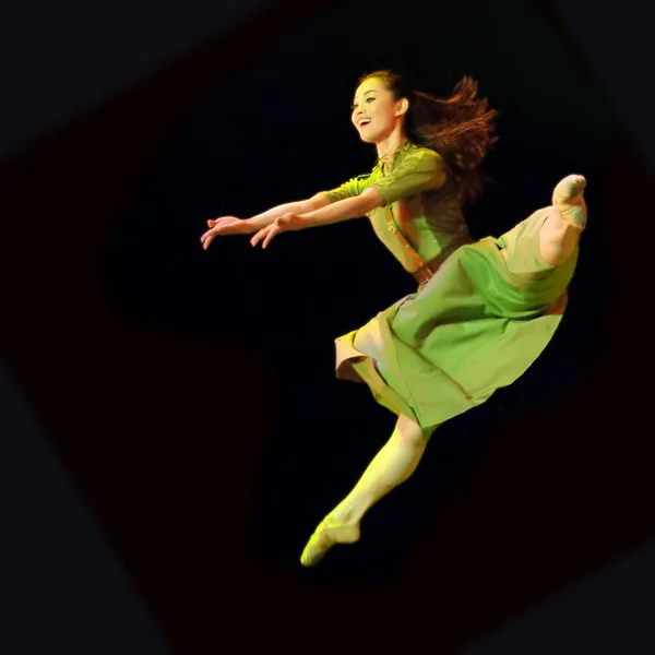 Saltando chica bailando —  Fotos de Stock