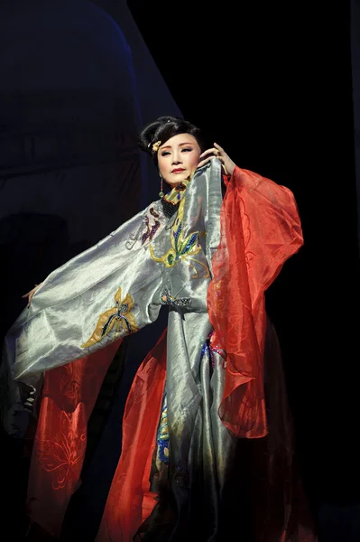 Atriz de ópera chinesa bonita — Fotografia de Stock