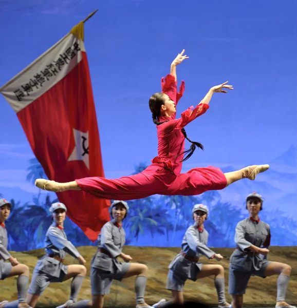 Balé chinês: O desapego vermelho das mulheres — Fotografia de Stock