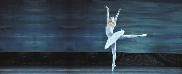 Balet danau Swan dilakukan oleh balet kerajaan Rusia — Stok Foto