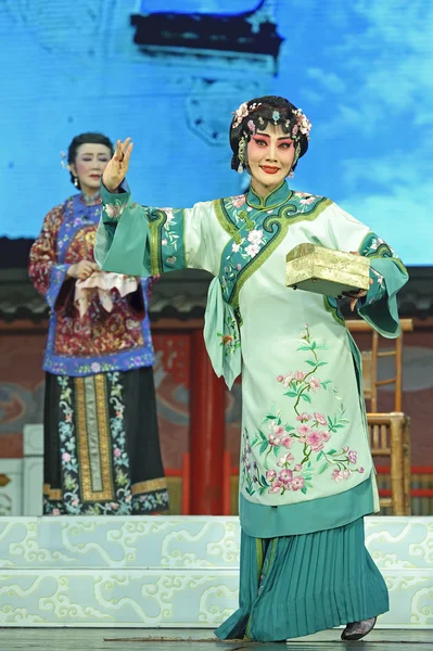 Pretty Chinese opera actress — Stock Photo, Image