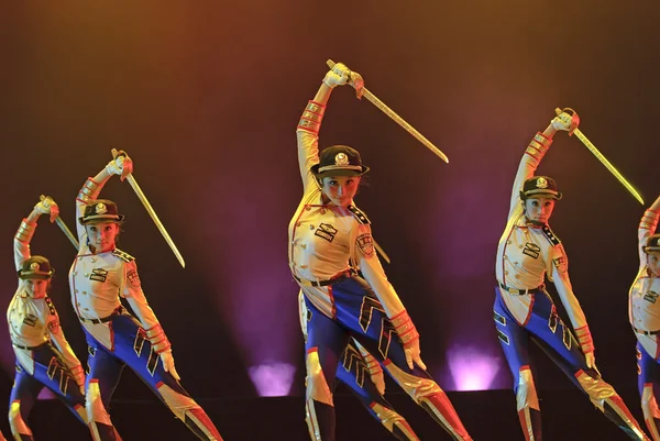 Dość chiński nowoczesne tancerzy — Zdjęcie stockowe