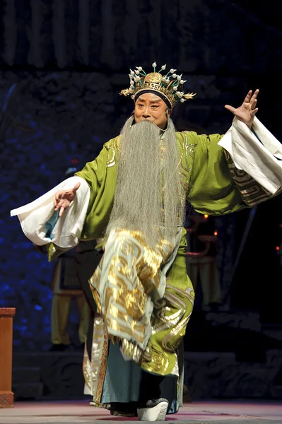 Chinese traditional opera actor with theatrical costume — Stock Photo, Image