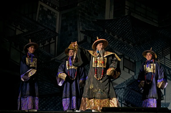 Традиционные оперные актёры Китая в театральном костюме — стоковое фото