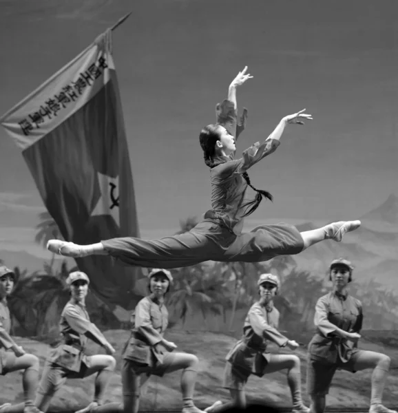 Chinese ballet: The Red detachement van vrouwen — Stockfoto