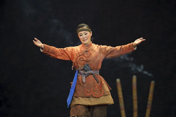 Chinese traditionele opera actrice met theatrale kostuum — Stockfoto