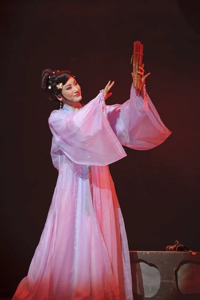 Jolie actrice d'opéra traditionnelle chinoise — Photo