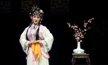 Güzel Çinli geleneksel Çin opera aktrisi