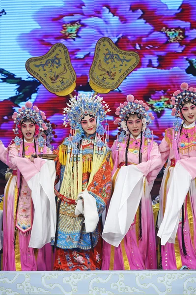Actriz de ópera tradicional china bastante china — Foto de Stock