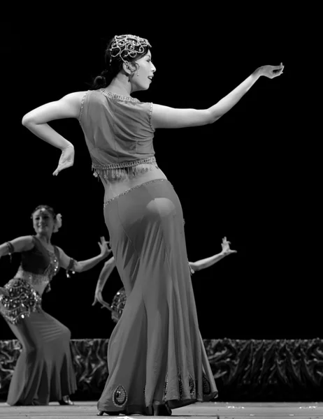 Dançarina étnica chinesa — Fotografia de Stock