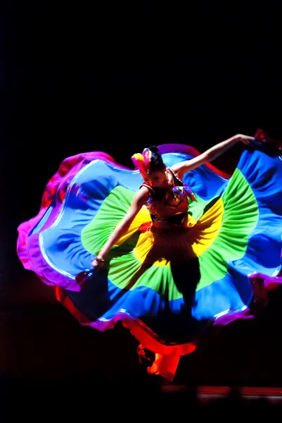 Čínských etnických tanců — Stock fotografie