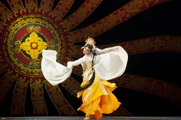 Dançarina nacional chinesa — Fotografia de Stock