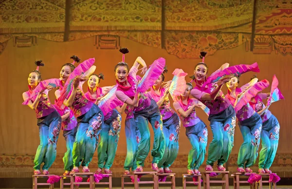 Vrij chinese nationale dansers — Stockfoto