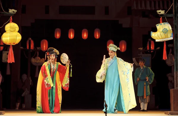 Čínská tradiční operní herci divadelní kostým — Stock fotografie