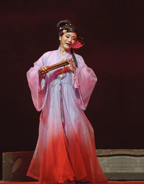 Csinos kínai hagyományos opera színésznő — Stock Fotó
